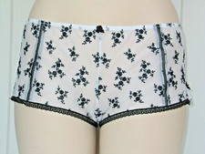 KNICKERS SIZE 18 WHITE BLACK