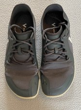 VIVOBAREFOOT TRAINERS SZ 4