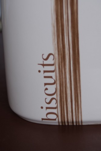 Rayware ceramic biscuit cookie - ceramic,