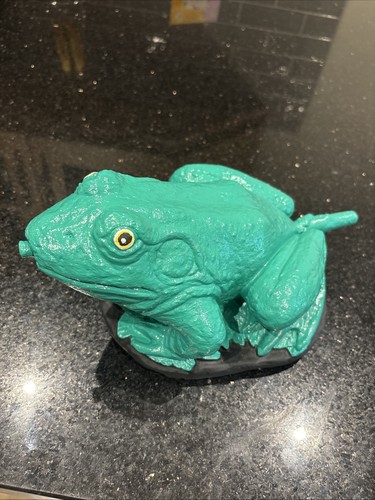 Stone cast frog spitter garden - stone,