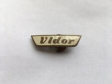 C1950s VINTAGE VIDOR(BATTERIES)PROMOTIONAL ENAMEL LAPEL BADGE