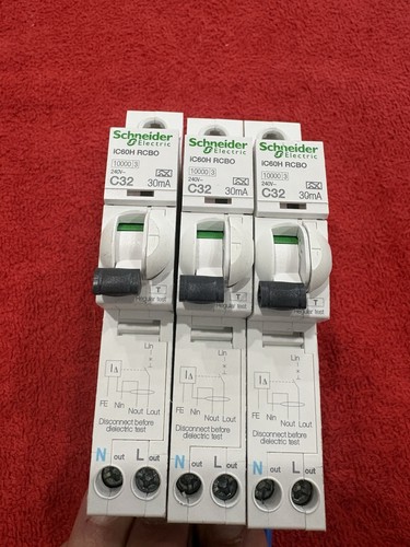 Schneider amp curve 10ka - 32,