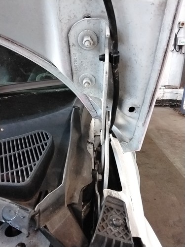 Bonnet hinge ford fiesta - ford,