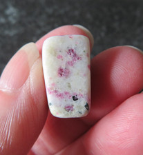 RARE KAKORTOKITE  (6.2 grams / 17 mm) TUMBLESTONE (G5)  (GREENLAND)