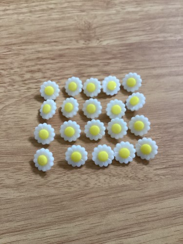 Daisy flower buttons - 20,
