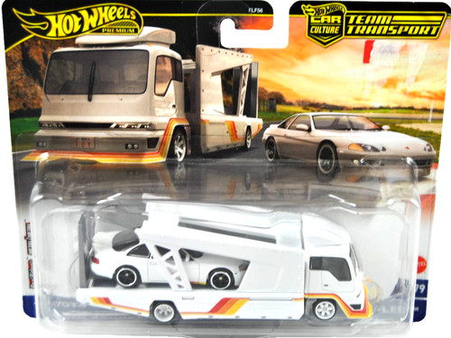 Mint hotwheels premium toyota - mint,