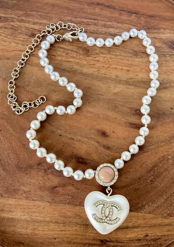 Chanel pearly white pink - white, pearl