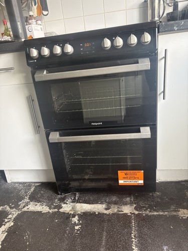 Free standing electric oven