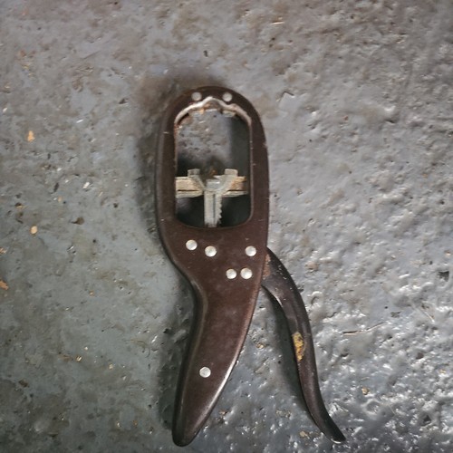 Vintage crackerjack metal - vintage,