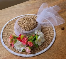 LARGE BRIM FLOWER TRIMMED