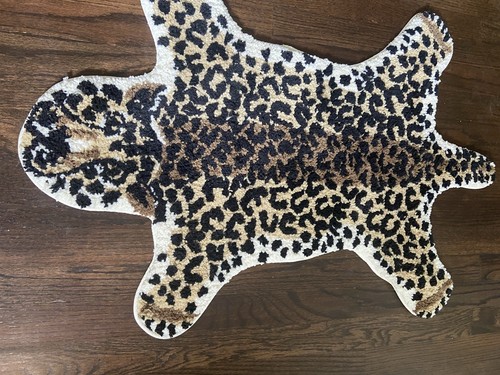 Leopard shaped hand tufted - hand,
