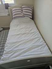 Feather & Black Noah Single