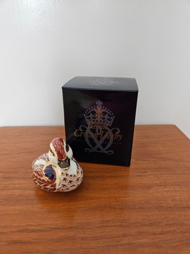 Royal crown derby - crown, swimming