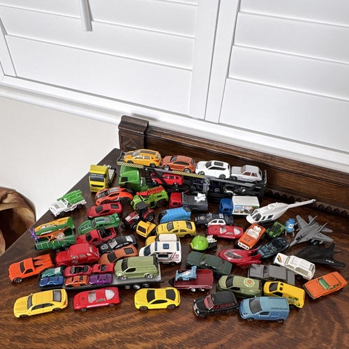 Mixed bundle toy cars and - mixed,