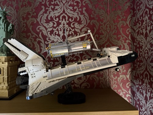 Space shuttle discovery - space,