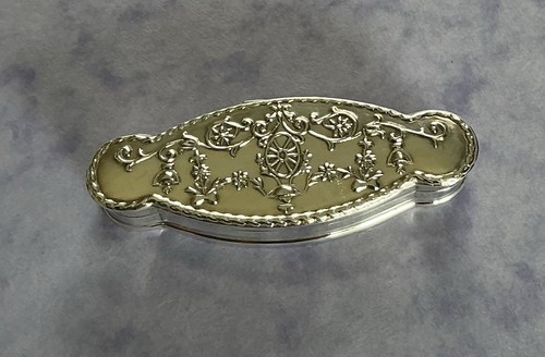 Excellent ornate solid - excellent,