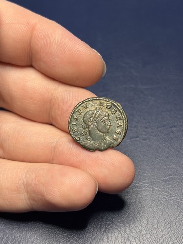Crispus follis ric 172 - crispus,