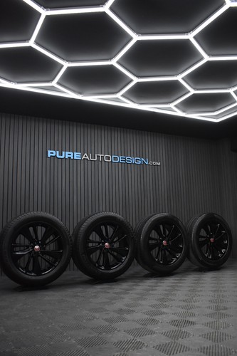 Jaguar pace 1067 alloy - 20",