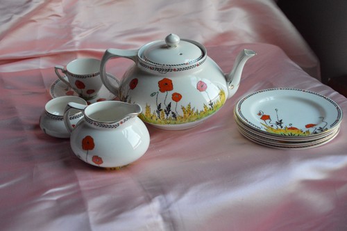 Crown ducal art deco poppies - art,
