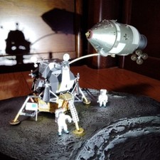 NASA Apollo 11 CSM & Lunar Module with Moon Base Model Kit 1/72 Space Collection
