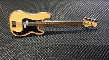 FENDER BASS GUITAR NATURAL