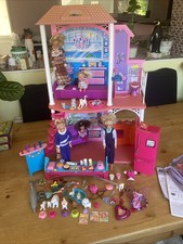 Huge Barbie glam vacation house . Loads Of Accessories. 3 Vintage Barbie Dolls