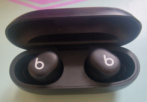 Beats dre studio buds - by, dr.