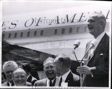 1964 Press Photo President Johnson Lyndon visits Cleveland - cvo03492