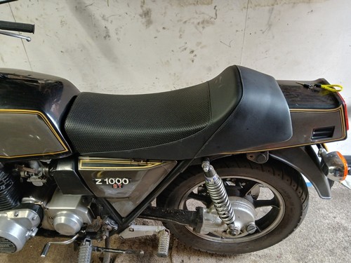 Kawasaki z1000st seat guiliari - kawasaki,