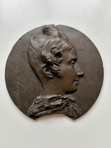 Plaster roundel cast depicting - plaster,