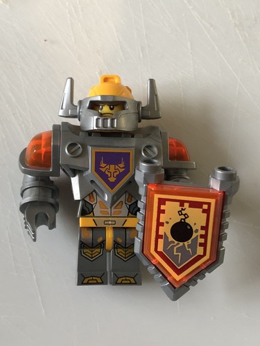 Lego minifigure nexo knights - nexo,