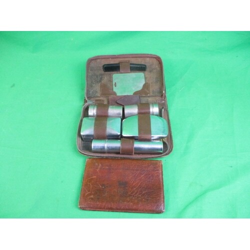 Vintage valet men travelling - vintage,