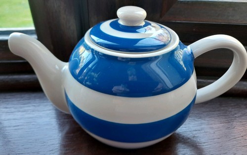 Green cornishware blue - t, &