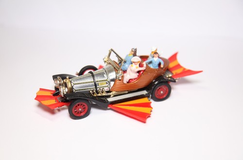 Corgi 266 chitty - corgi, bang