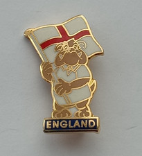 England Team Flag Crest Bulldog Enamel Football Lapel Pin Badge.    PB4-724