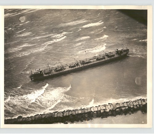 Standard oil barge ran - standard, aground