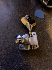 Single electric bass guitar tuning peg