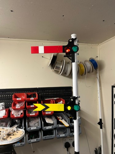 Upper quadrant slotted signal - upper,