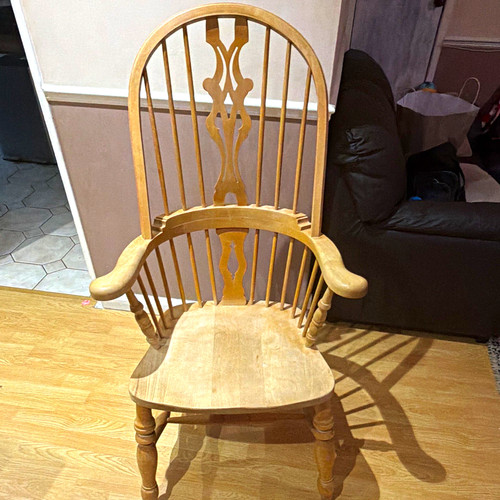 Windsor style spindle back - style,