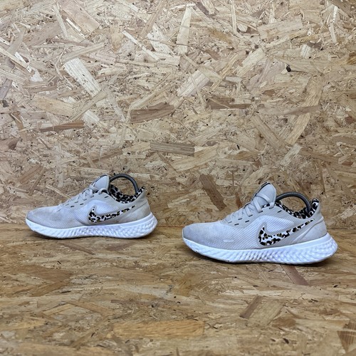 Nike revolution premium - 5,
