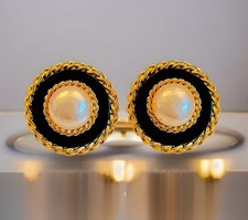 VTG CHANEL FAUX PEARL CLIP