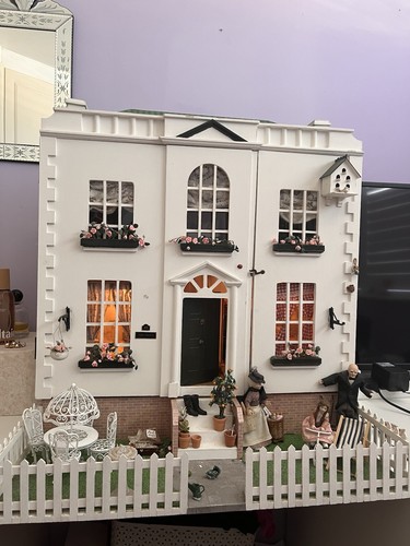 Dolls house scale - house, 1:12