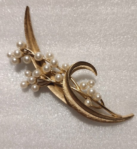 Vintage crown trifari brushed - vintage,