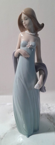 Lladro 5487 ingenue porcelain - ingenue,