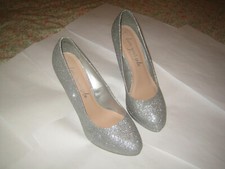 Ladies shoes ‘ NEW LOOK ‘ – size 6 – silver – good condition