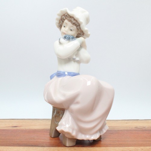 Nao lladro seated girl - nao,