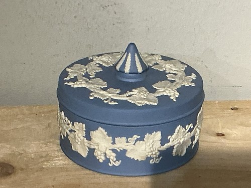 Wedgwood blue jasperware - blue,