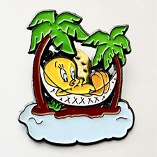 Warner Bros 1999 Looney Tunes Pin Tweety Pie Badge Vintage Rare Collectables