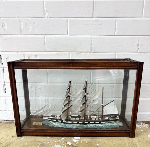 Really nicely made model - a,
