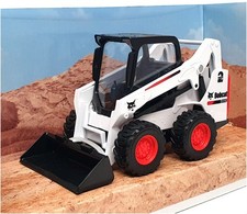 Burago 10cm Long 18-31801 Bobcat S590 Skid Steer With Bucket Motorized